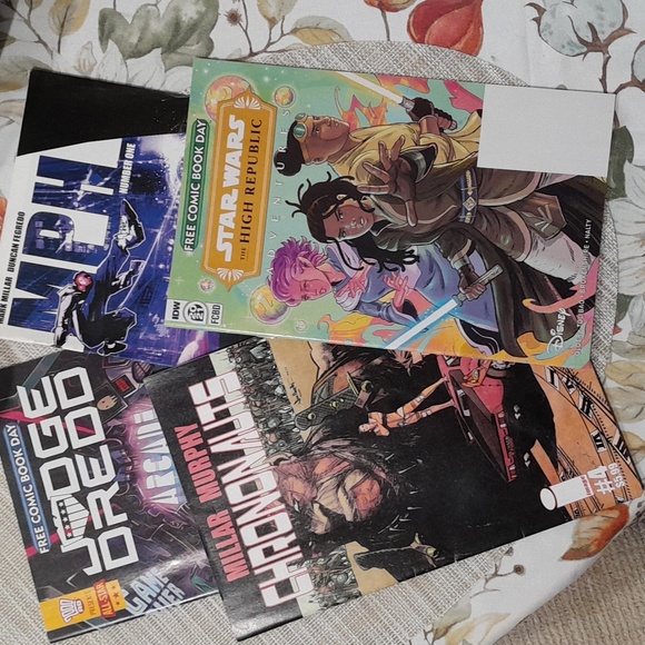 Collectible Paperback Comics Bundle - Picture 1 of 7